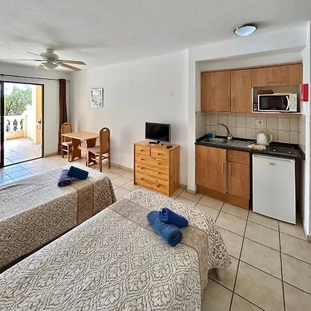 Studio In Castle Harbour With Pool Viewc017